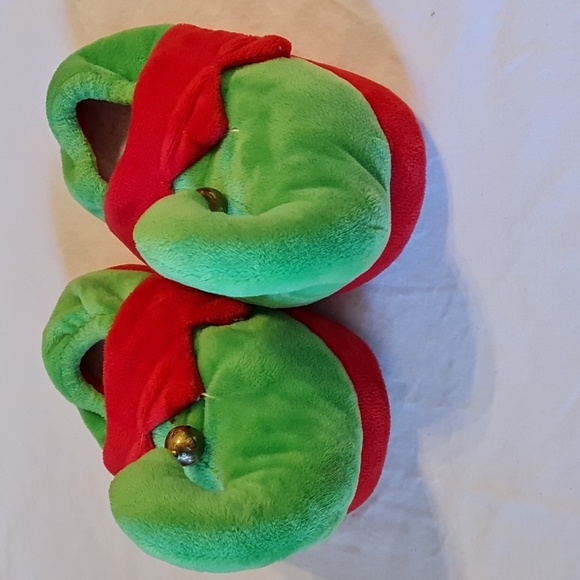 Elf slippers with bells Kids 2T-3T Excellent used condition, fun for child! - Picture 3 of 3